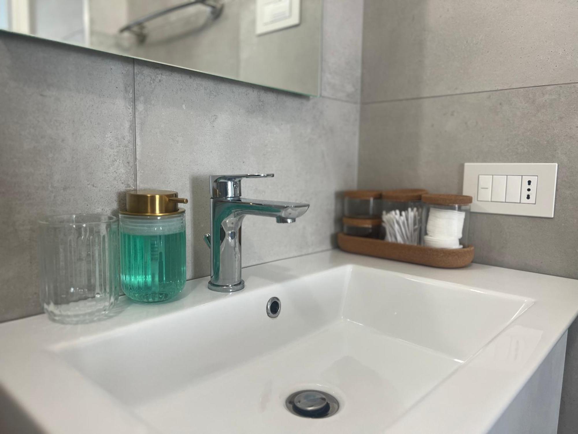 Апартаменты Regina Milano In Melegnano - Wifi, Breakfast Box And Terrace Экстерьер фото